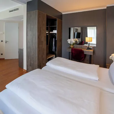 Hotel Plaza Premium Parkhotel 4*