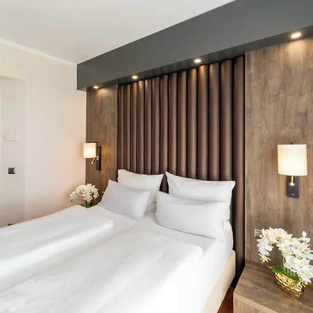Hotel Plaza Premium Parkhotel