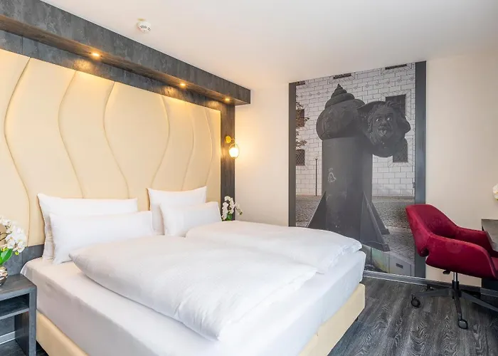 Hotel Plaza Premium Parkhotel 4*