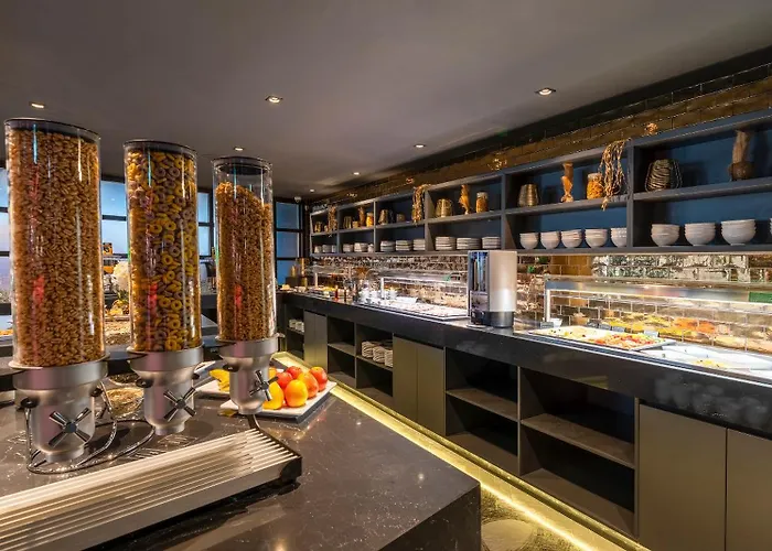 Hotel Plaza Premium Parkhotel 4*