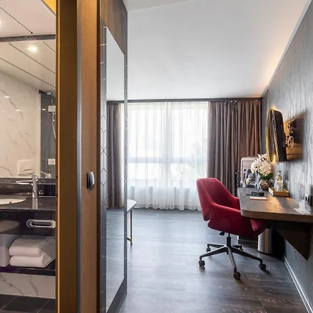 Plaza Premium Parkhotel Szálloda 4*