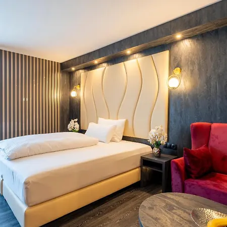 Plaza Premium Parkhotel 4*