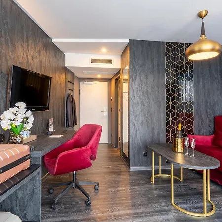 Hotel Plaza Premium Parkhotel 4*