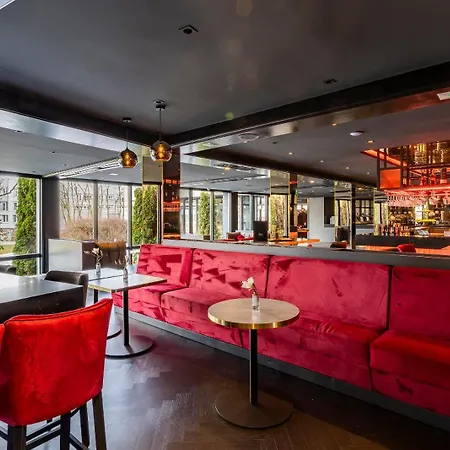 Hotel Plaza Premium Parkhotel 4*