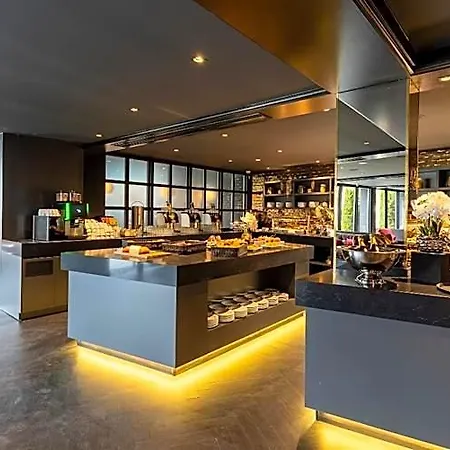 Plaza Premium Parkhotel 4*