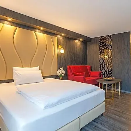 Plaza Premium Parkhotel فندق 4*