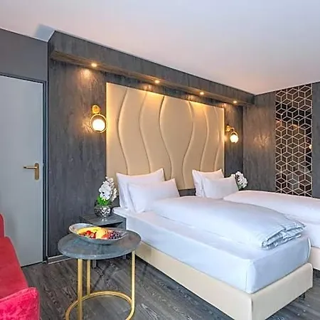 Plaza Premium Parkhotel فندق