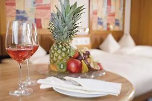 Hotel Plaza Premium Parkhotel 4*