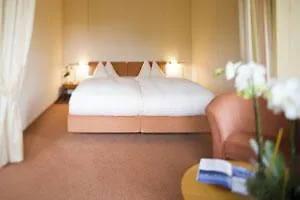 Plaza Premium Parkhotel 4*