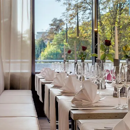 Plaza Premium Parkhotel Hotel 4*