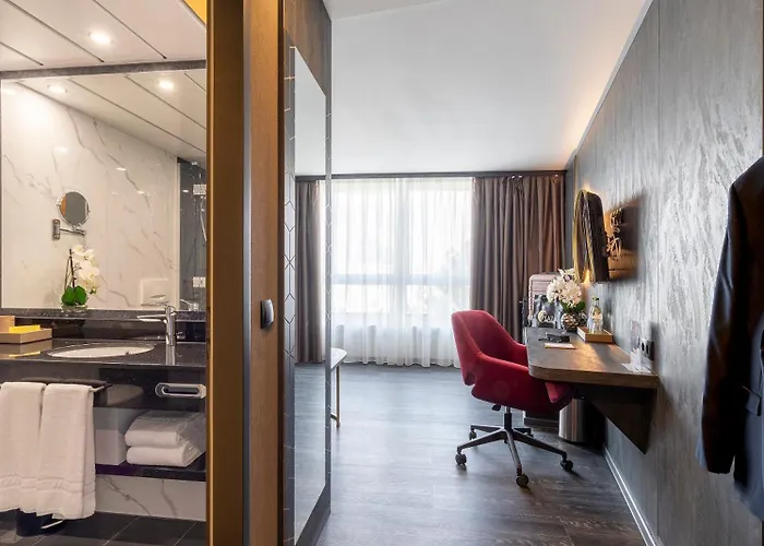 Plaza Premium Parkhotel فندق 4*