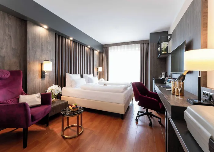 Plaza Premium Parkhotel فندق 4*